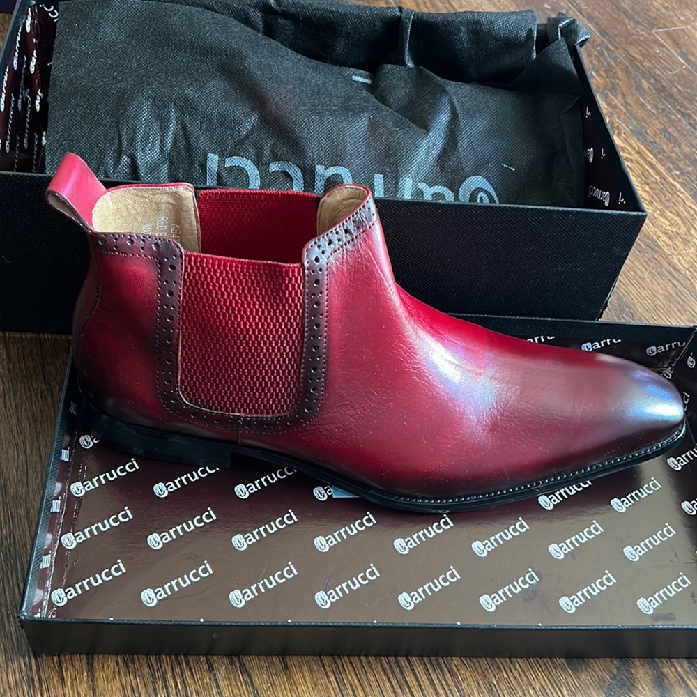 Men’s Red boot. Carrucci. Never been worn